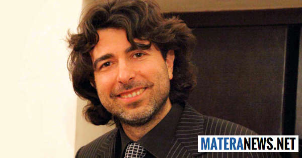 Στον διευθυντή της ορχήστρας Magna Grecia, Piero Romano, εμπιστεύτηκε μια θέση υψηλού κύρους.  Φιλοφρονήσεις!